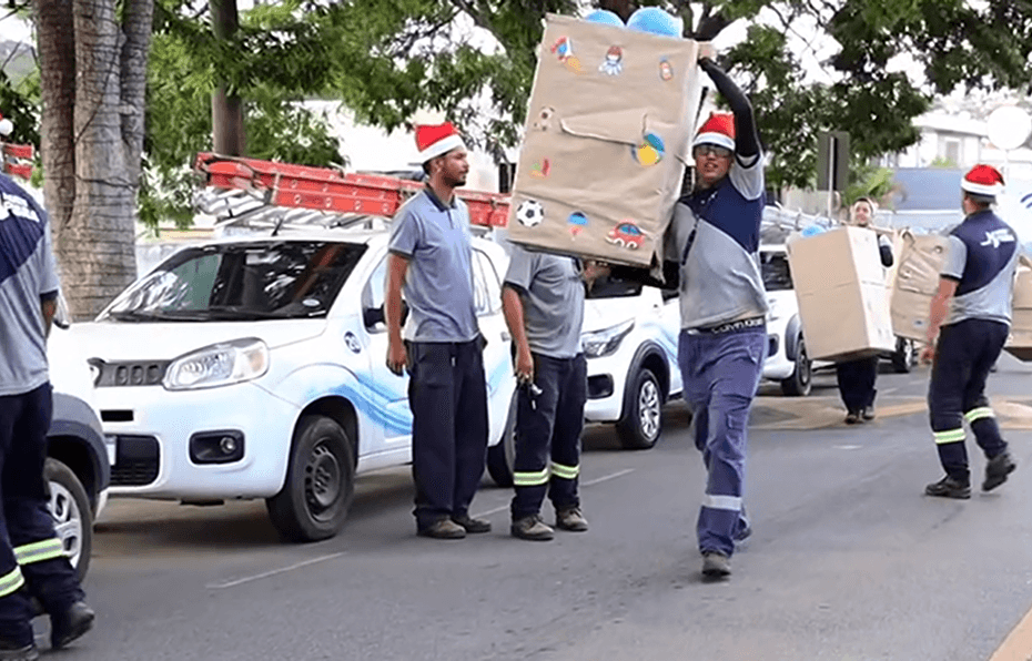 Carreata de Natal da N-MultiFibra Leva Alegria para Crianças em Cotia